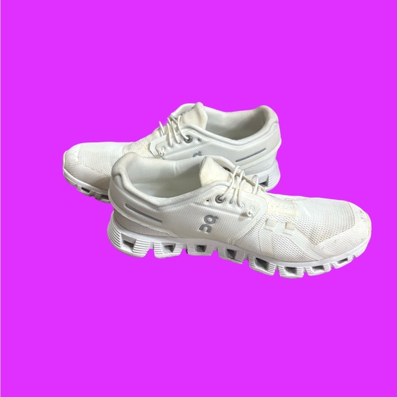 On Running Women's Athletic Shoes - White - Picture 5 of 9